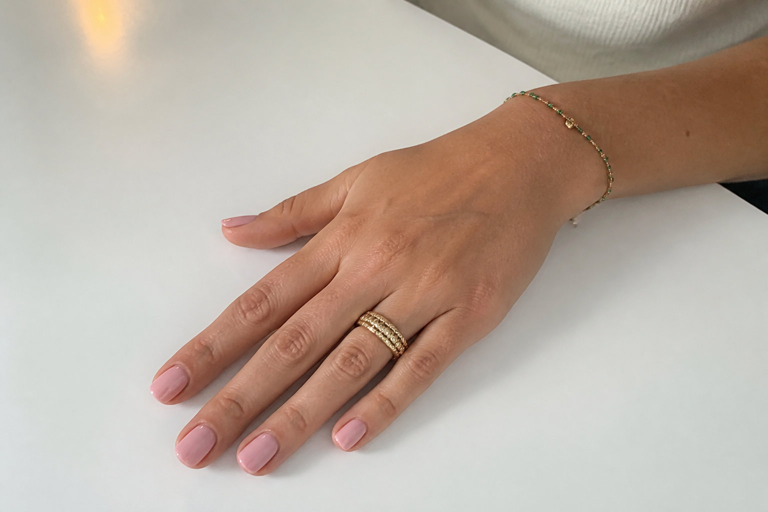 Ginger 9 pour une manucure russe millimétrée